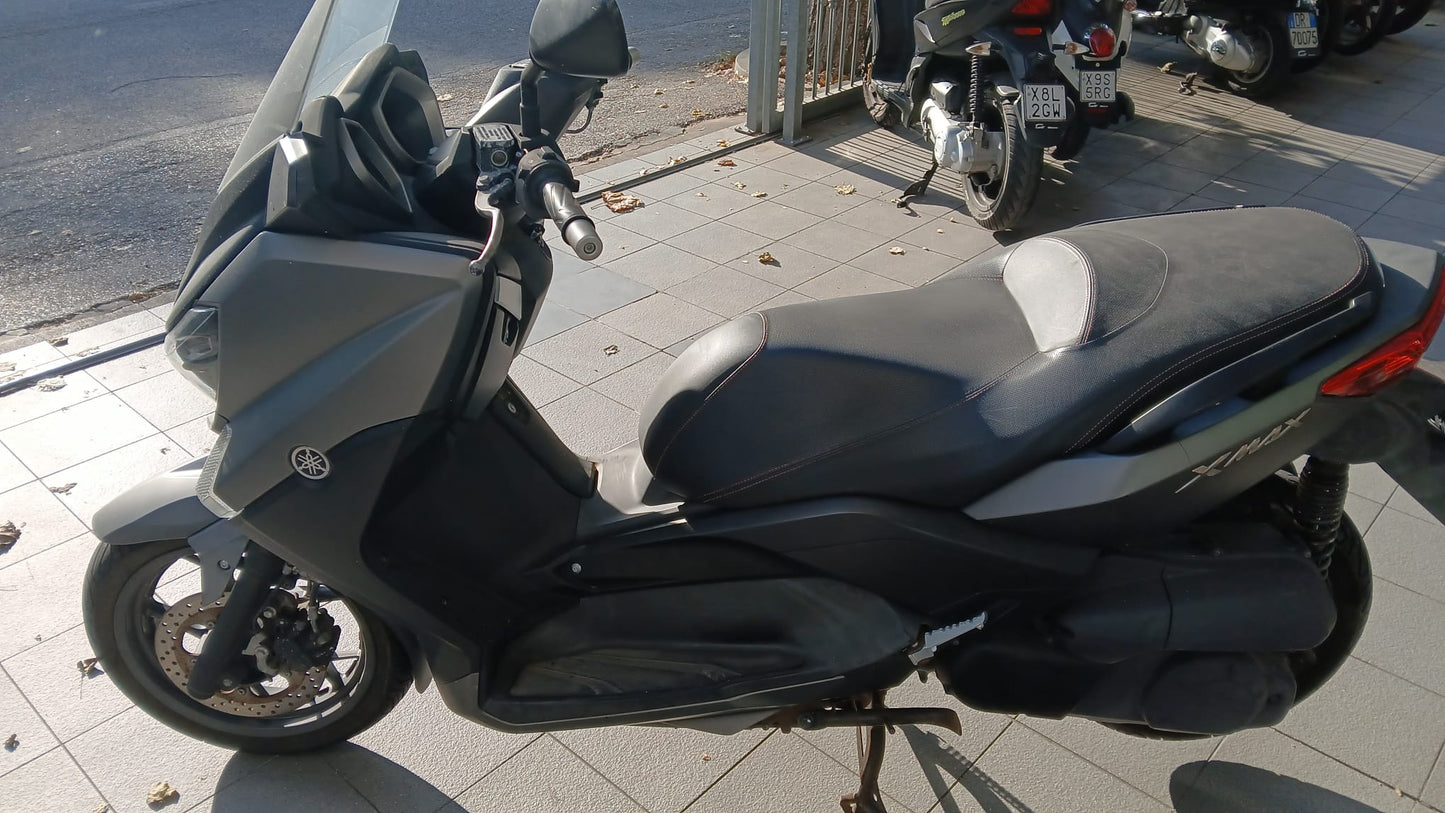 YAMAHA X-MAX 250