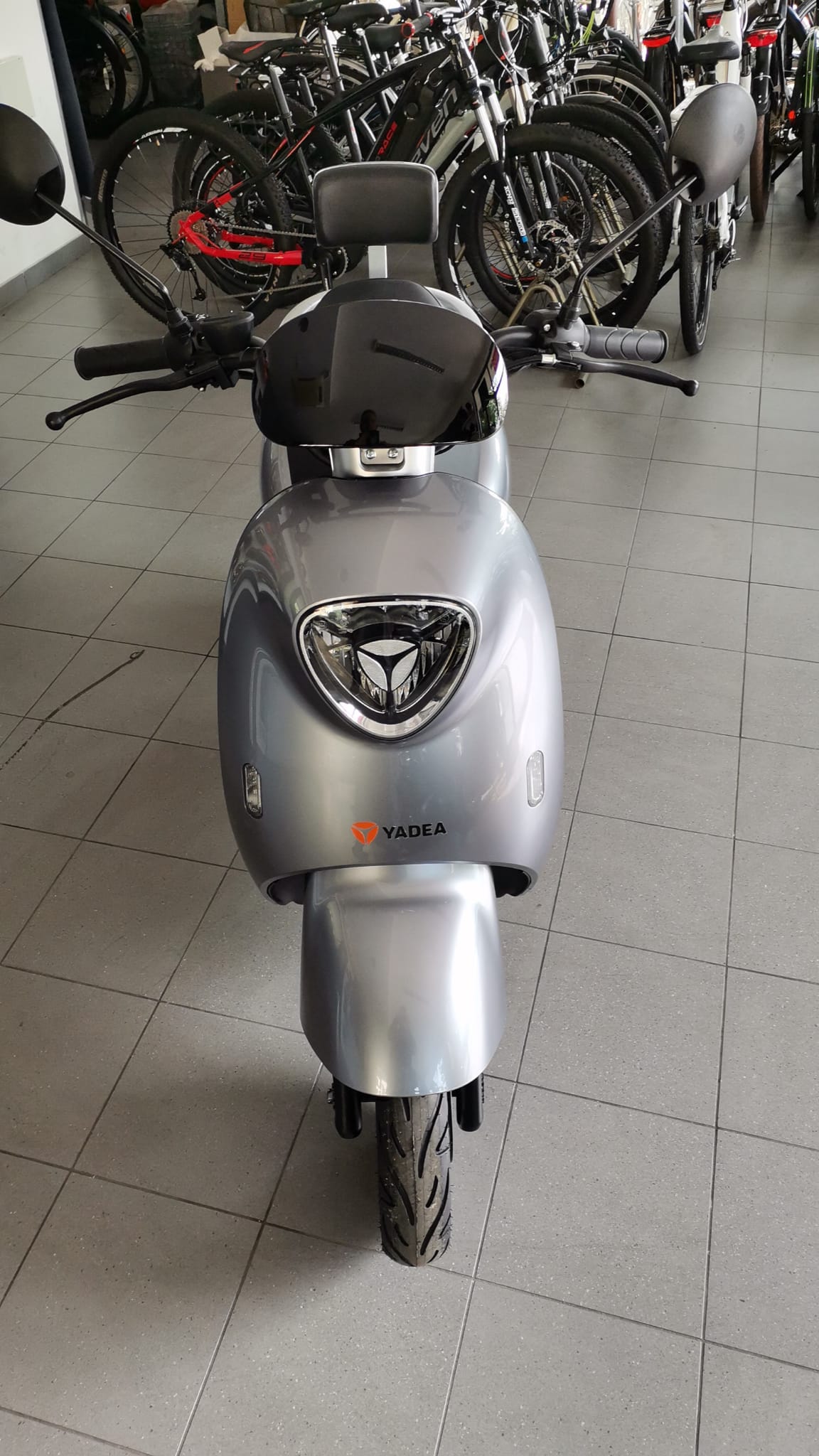 Yadea M6L (2023)